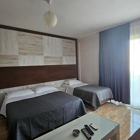 Ξενοδοχείο 045 *