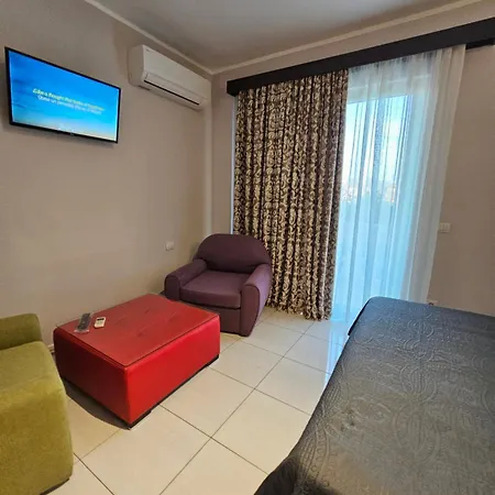 Hotel 045 *